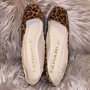 Tahari girl Orlean flats